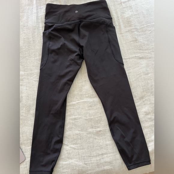 *Like New* Athleta Ultimate Stash II 7/8 Tight Black Leggings - Picture 3 of 6